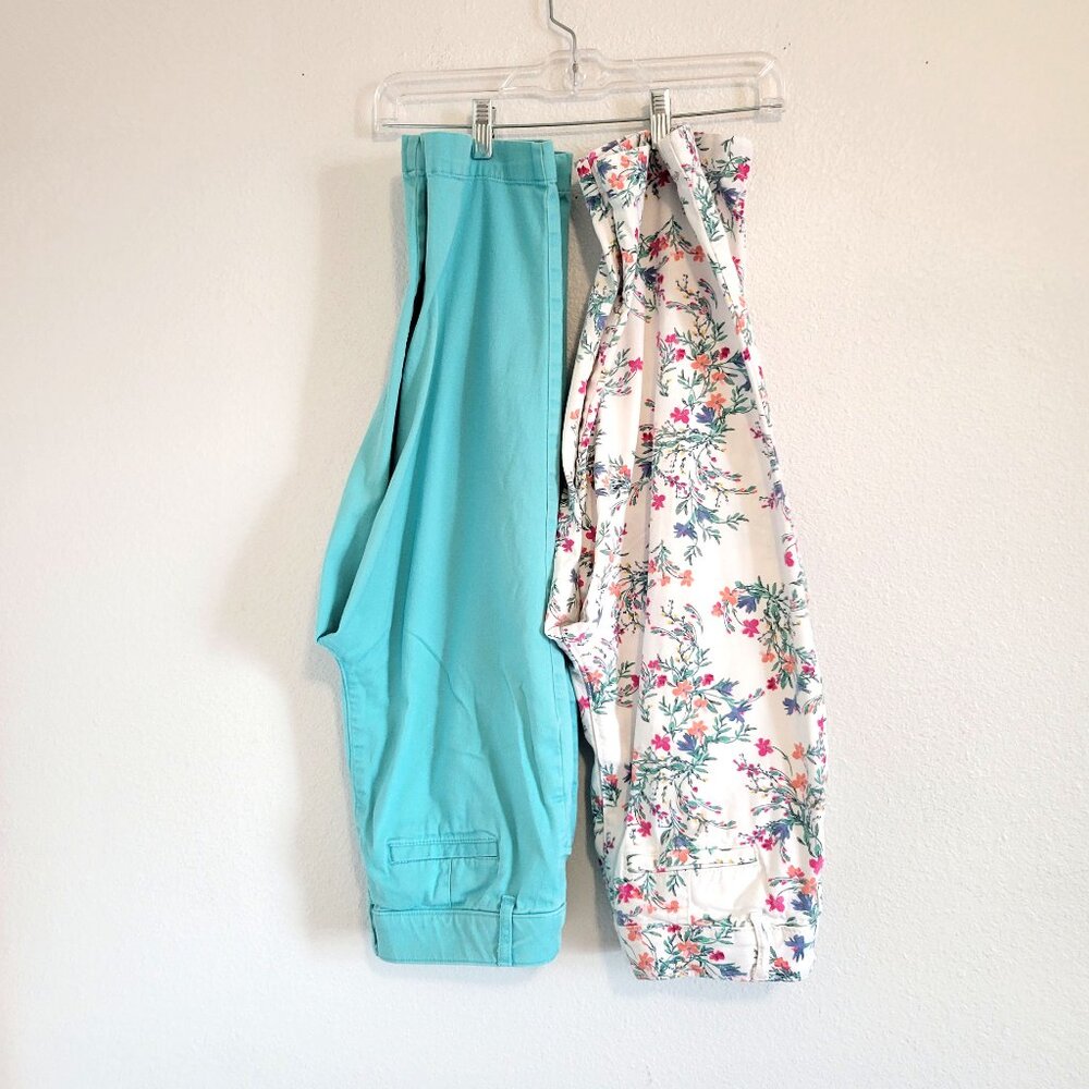 St. John's Bay 2 Pair Women's Capris Green and Floral EUC Size 8